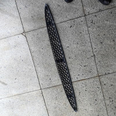 988025 GRILLE-LOWER-TK BLACK,SP vỏ dưới của THERMO KING T-600M, T-800M, T-1000M, T-680Pro, T-880Pro, T-1080Pro